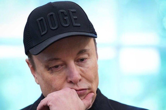 Trump agora ameaça vender o carro Tesla que comprou recentemente de Musk -  (crédito: Getty Images)