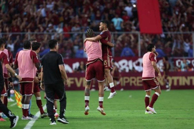 Venezuela venceu a Bolívia por 2 a 0 e segue na cola do G6 das Eliminatórias - (crédito: Foto: Edilzon Gamez/Getty Images) Venezuela venceu a Bolívia por 2 a 0 e segue na cola do G6 das Eliminatórias - (crédito: Foto: Edilzon Gamez/Getty Images)
