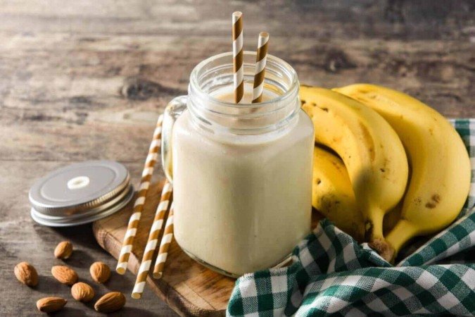 Vitamina de banana e amêndoas (Imagem: etorres | Shutterstock) - (crédito: EdiCase) Vitamina de banana e amêndoas (Imagem: etorres | Shutterstock) - (crédito: EdiCase)