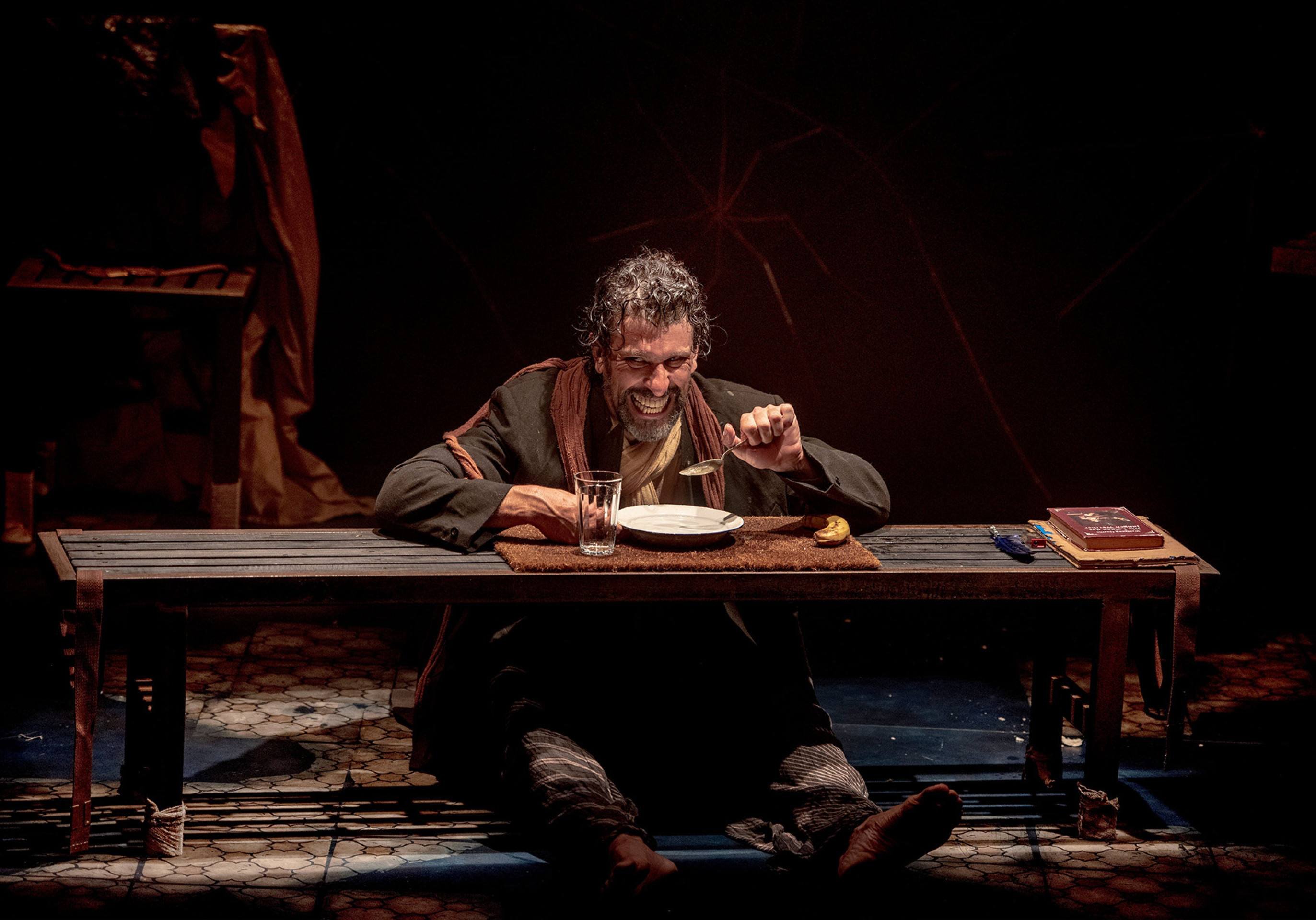 'Diário de um louco', com Milhem Cortaz, chega em teatro de Brasília