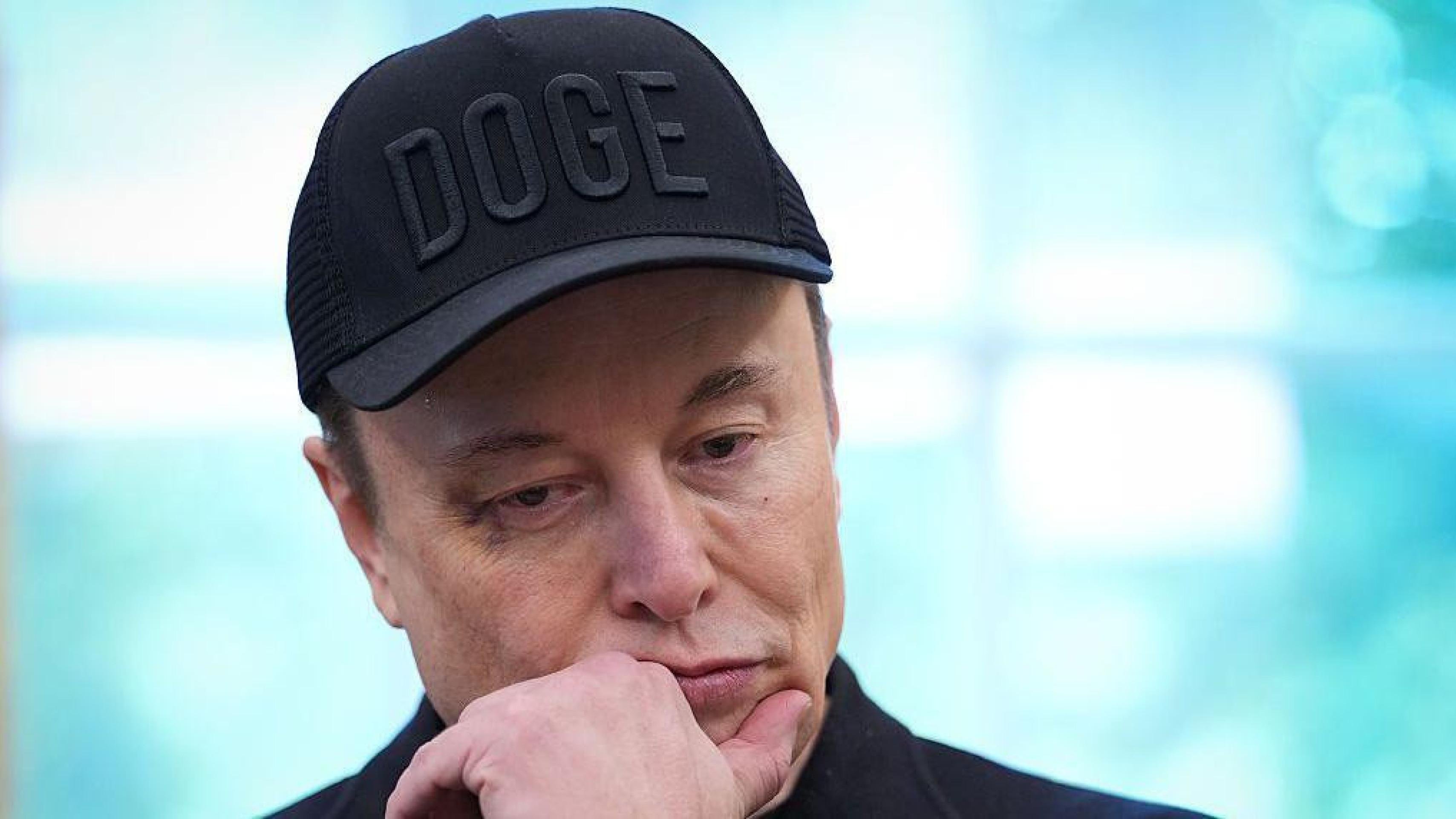 Trump agora ameaça vender o carro Tesla que comprou recentemente de Musk -  (crédito: Getty Images)