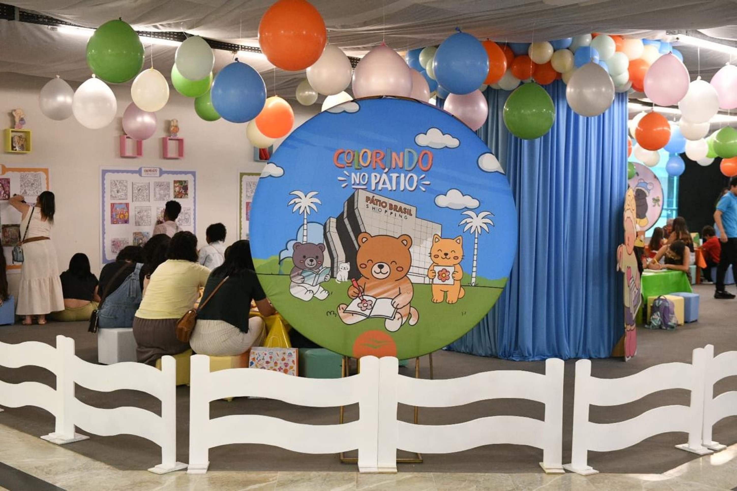 Evento de colorir no Pátio Brasil 