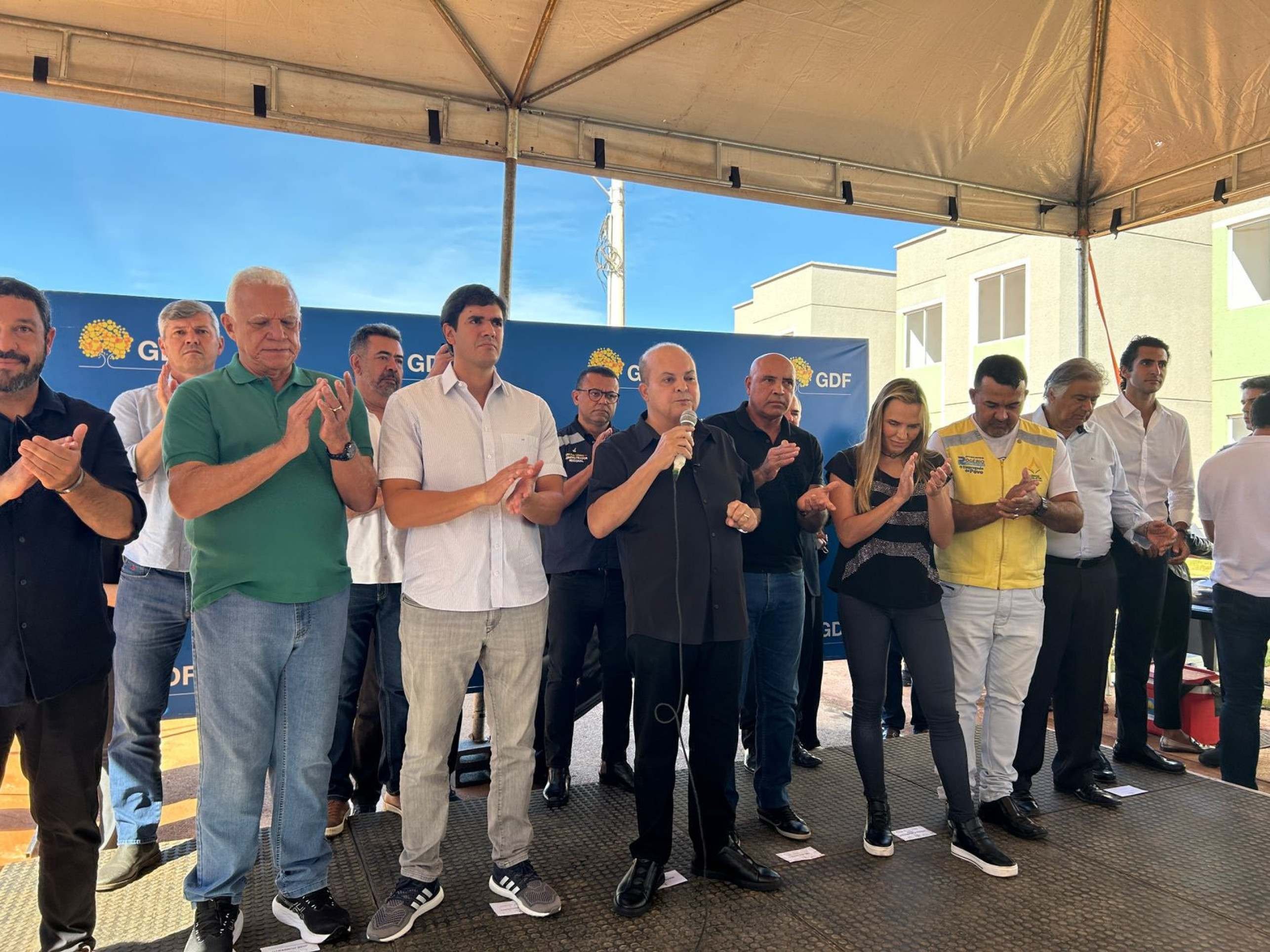 Governo entrega chaves de 58 casas no bairro Alto Mangueiral, em São Sebastião