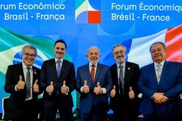 Presidente Lula durante sessão de encerramento do Fórum Empresarial Brasil, em Paris, na França   -  (crédito:  Ricardo Stuckert/PR)