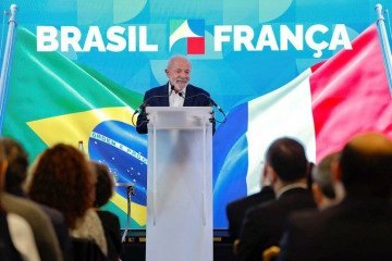 Anuncio foi feito por Lula durante coletiva de imprensa, em Paris. O presidente embarcará para Nice, na França, neste sábado - (crédito: Reprodução) Anuncio foi feito por Lula durante coletiva de imprensa, em Paris. O presidente embarcará para Nice, na França, neste sábado - (crédito: Reprodução)