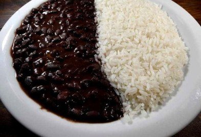 Feijão e arroz - Clássico.  O feijão tem proteína vegetal, cálcio, potássio, fósforo e é ótima fonte de ferro. O arroz tem sais minerais, fibras e aminoácidos.  -  (crédito: Reprodução do site br.toluna.com/opinions)
