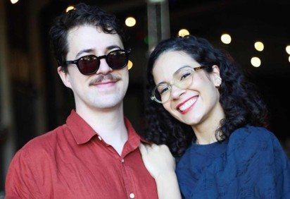 Juntos há oito anos, Stella, 29, e Patrick, 33, compartilham a vida e a profissão na escola - (crédito: Arquivo Pessoal) Juntos há oito anos, Stella, 29, e Patrick, 33, compartilham a vida e a profissão na escola - (crédito: Arquivo Pessoal)