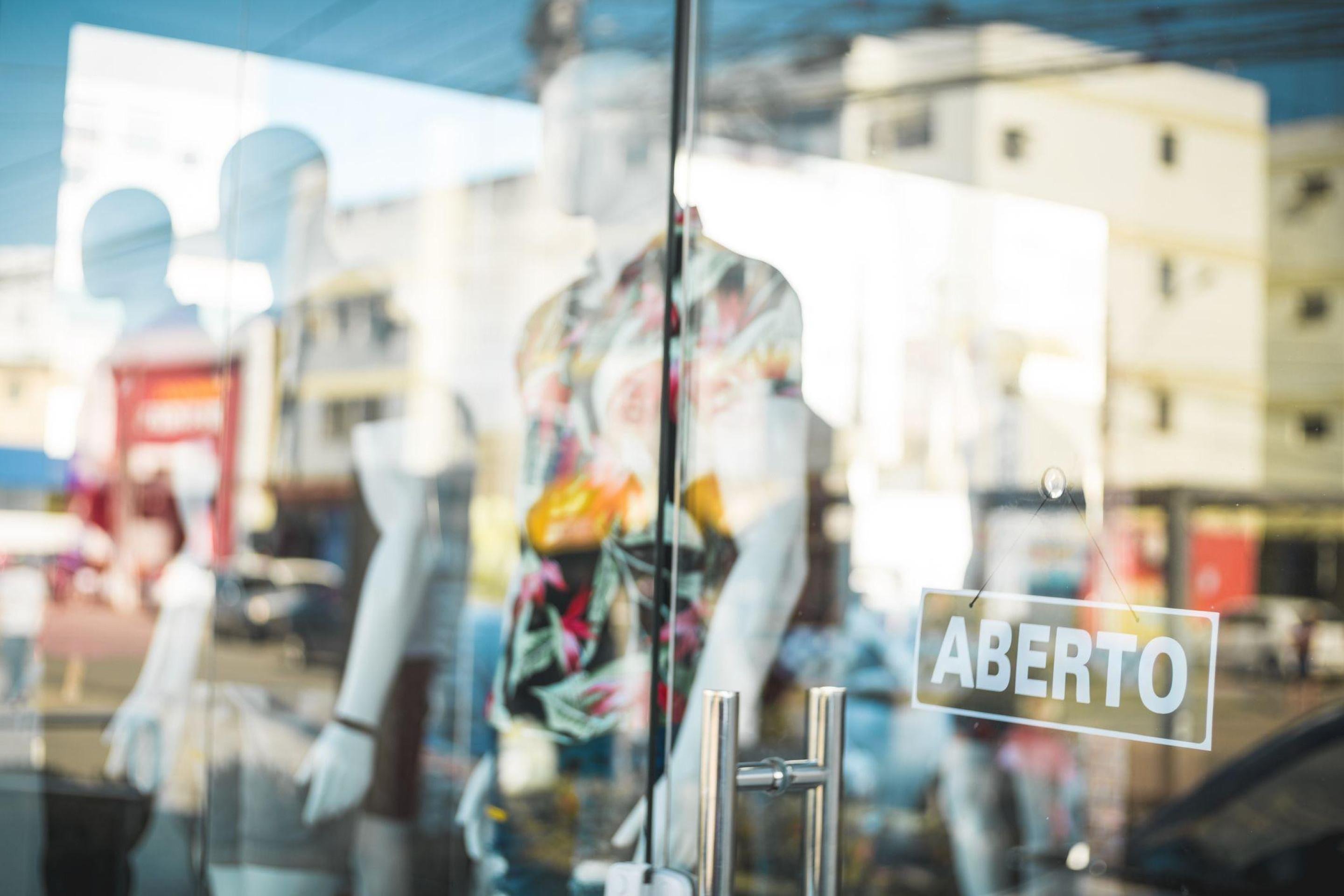 Trabalho no feriado vai mudar? Entenda a disputa que fez governo Lula adiar nova regra mais uma vez