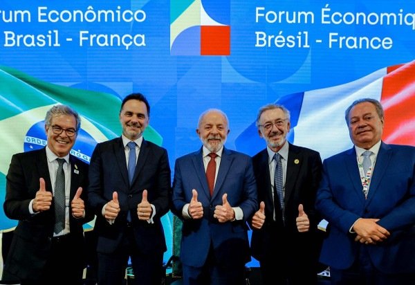 Presidente Lula durante sessão de encerramento do Fórum Empresarial Brasil, em Paris, na França - (crédito: Ricardo Stuckert/PR)