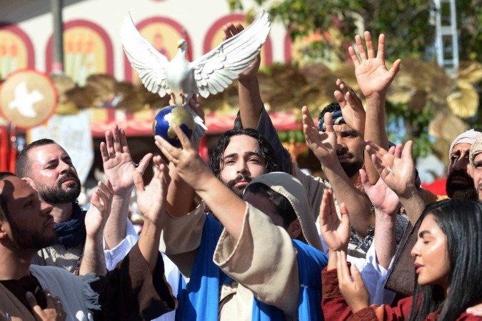 Comunidade se reúne para celebrar o Espírito Santo