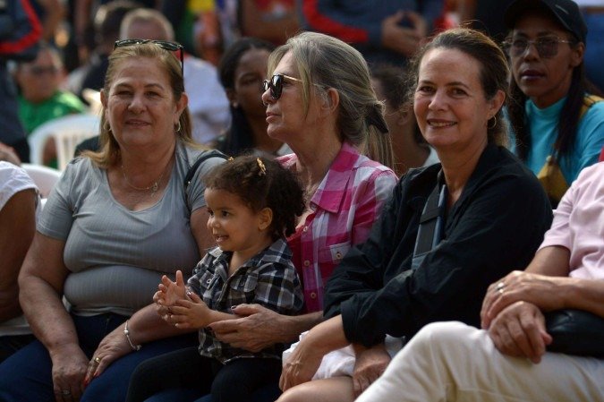 Adultos e crianças se encantam com as apresentações