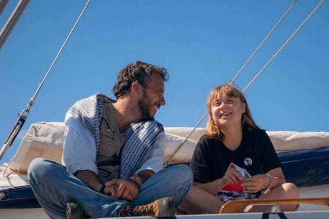 O barco foi atingido por drones enquanto navegava pelo mar da Tunísia -  (crédito: Instagram)