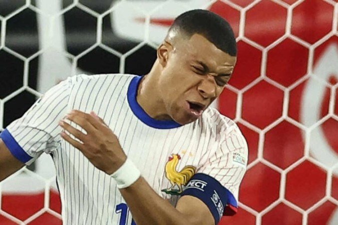Ex-zagueiro da França acredita que título do PSG da Liga dos Campeões abalou psicologicamente Mbappé - (crédito: Foto: Franck Fife/AFP via Getty Images) Ex-zagueiro da França acredita que título do PSG da Liga dos Campeões abalou psicologicamente Mbappé - (crédito: Foto: Franck Fife/AFP via Getty Images)