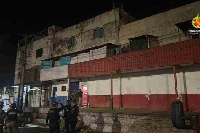 Vítimas foram resgatadas sem ferimentos na madrugada deste sábado (7) - (crédito: PMDF/Divulgação) Vítimas foram resgatadas sem ferimentos na madrugada deste sábado (7) - (crédito: PMDF/Divulgação)