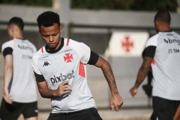 Reintegrado ao elenco do Vasco, Riquelme ará por avaliação minuciosa de Diniz