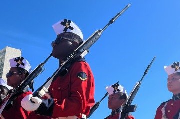 Este mês foi a vez da Marinha ficar responsável pela troca de bandeiras