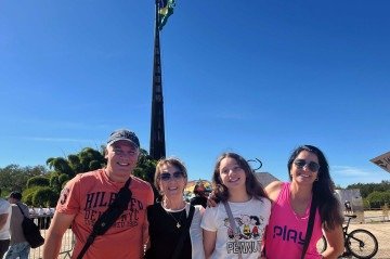 Cátia Matozo levou, pela primeira vez, a família para assistir cerimônia -  (crédito: Bruna Pauxis)