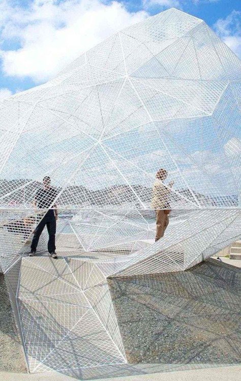 Outrora poluída e sofrendo com o despovoamento, Naoshima está agora repleta de instalações artísticas ousadas -  (crédito: Alamy)