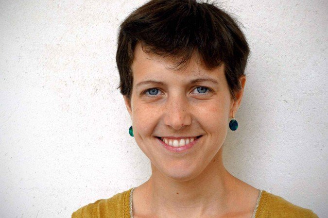 A socióloga Alizée Delpierre descreve a relação entr os ricoso e seus empregados como uma A socióloga Alizée Delpierre descreve a relação entr os ricoso e seus empregados como uma
