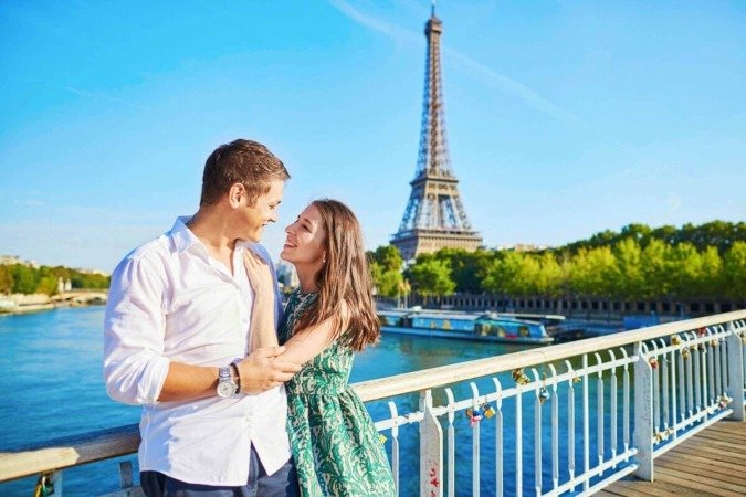 A cidade do amor, Paris, oferece cenários perfeitos para casais (Imagem: Ekaterina Pokrovsky | Shutterstock) - (crédito: EdiCase) A cidade do amor, Paris, oferece cenários perfeitos para casais (Imagem: Ekaterina Pokrovsky | Shutterstock) - (crédito: EdiCase)