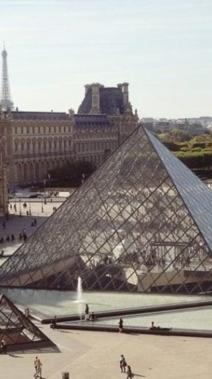 A pintura faz parte do acervo do Louvre, sendo uma das principais atrações do afamado museu de Paris.
- (crédito: Alexandria por Pixabay ) A pintura faz parte do acervo do Louvre, sendo uma das principais atrações do afamado museu de Paris.
- (crédito: Alexandria por Pixabay )