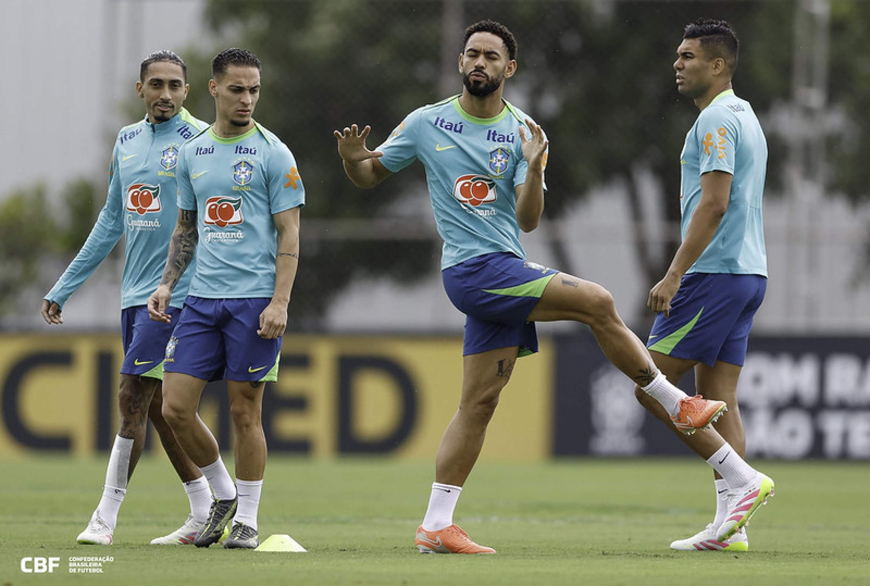 Novo trio de ataque da Seleção é testado durante treinamento