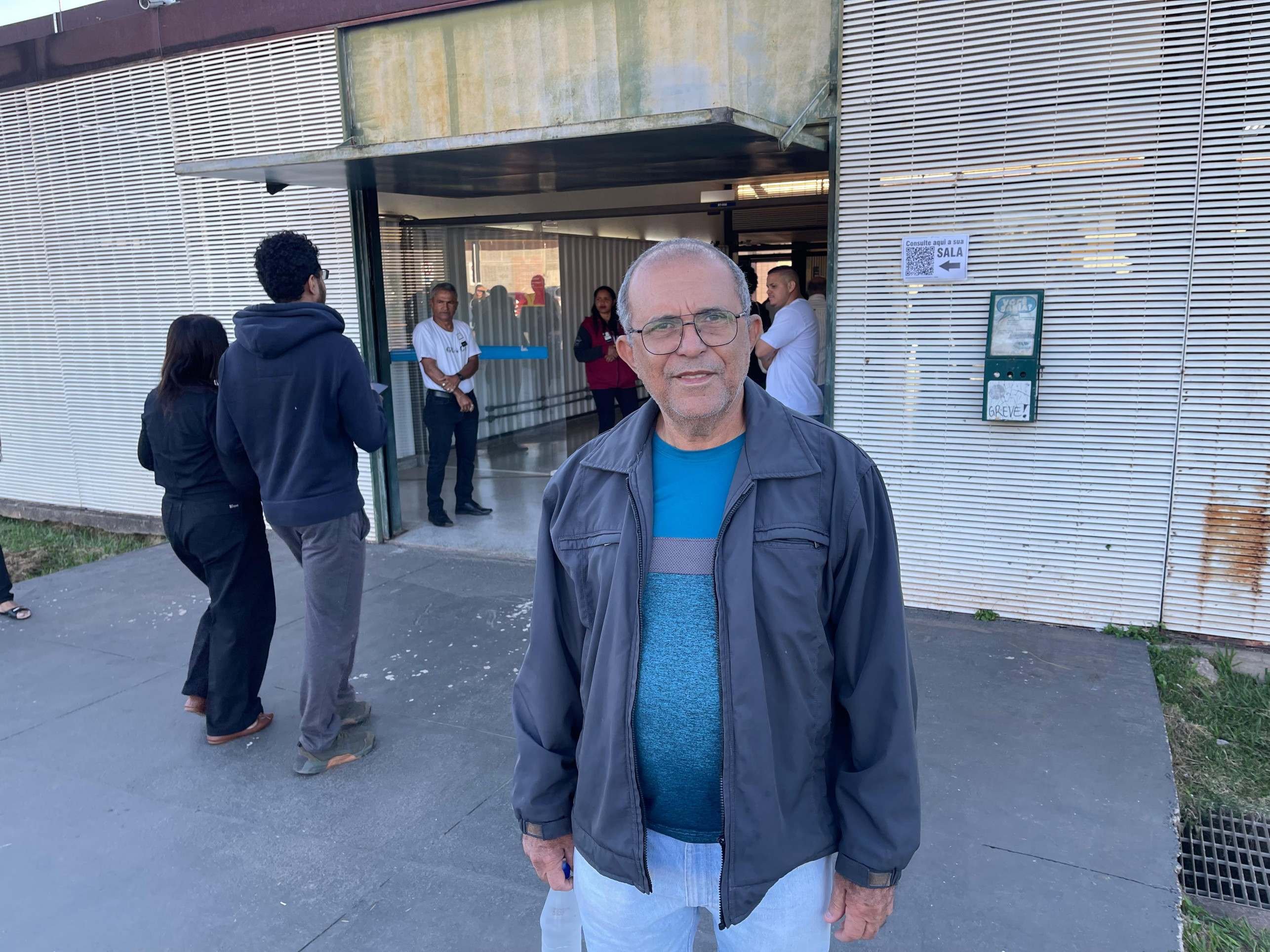 O militar reformado Rui Leão, 67, conhece bem os corredores da universidade