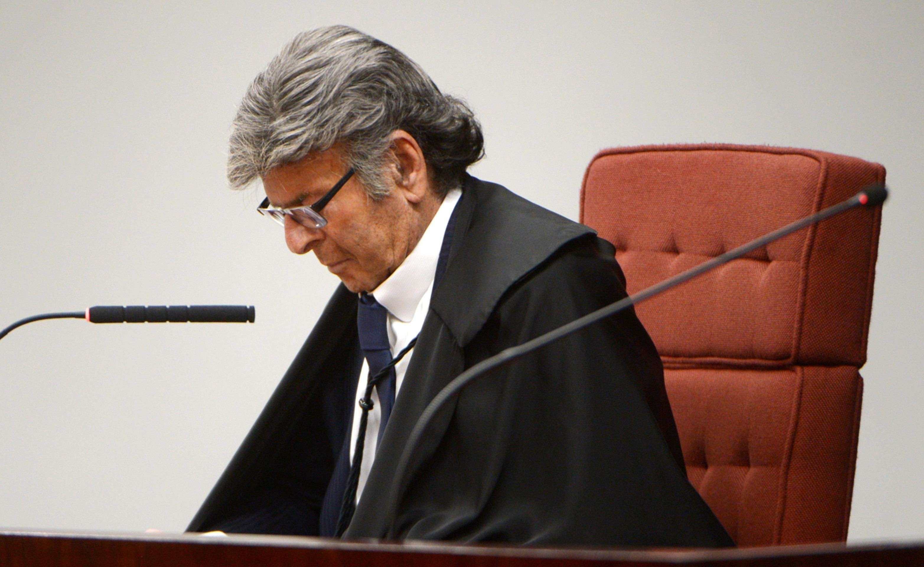 O ministro Luiz Fux, que integra o colegiado, também está presente da audiência