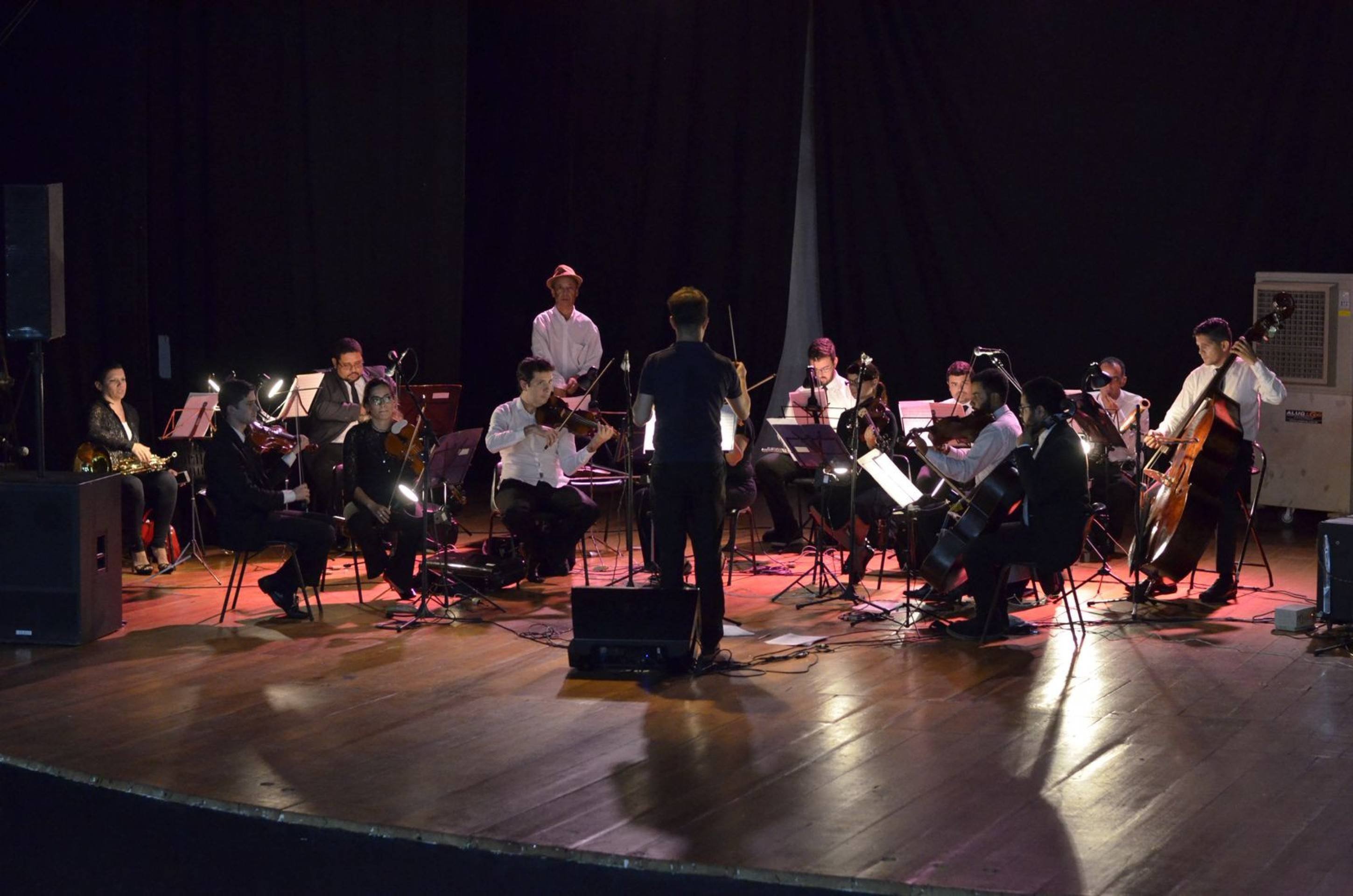 Orquestra leva repertório do PAS a estudantes da rede pública Orquestra leva repertório do PAS a estudantes da rede pública