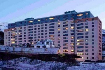 Conviver é um desafio: Um único prédio abriga 95% dos habitantes de cidade no Alasca