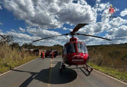 Seis bois morrem e motorista fica ferido ap&oacute;s carreta tombar no Parano&aacute;