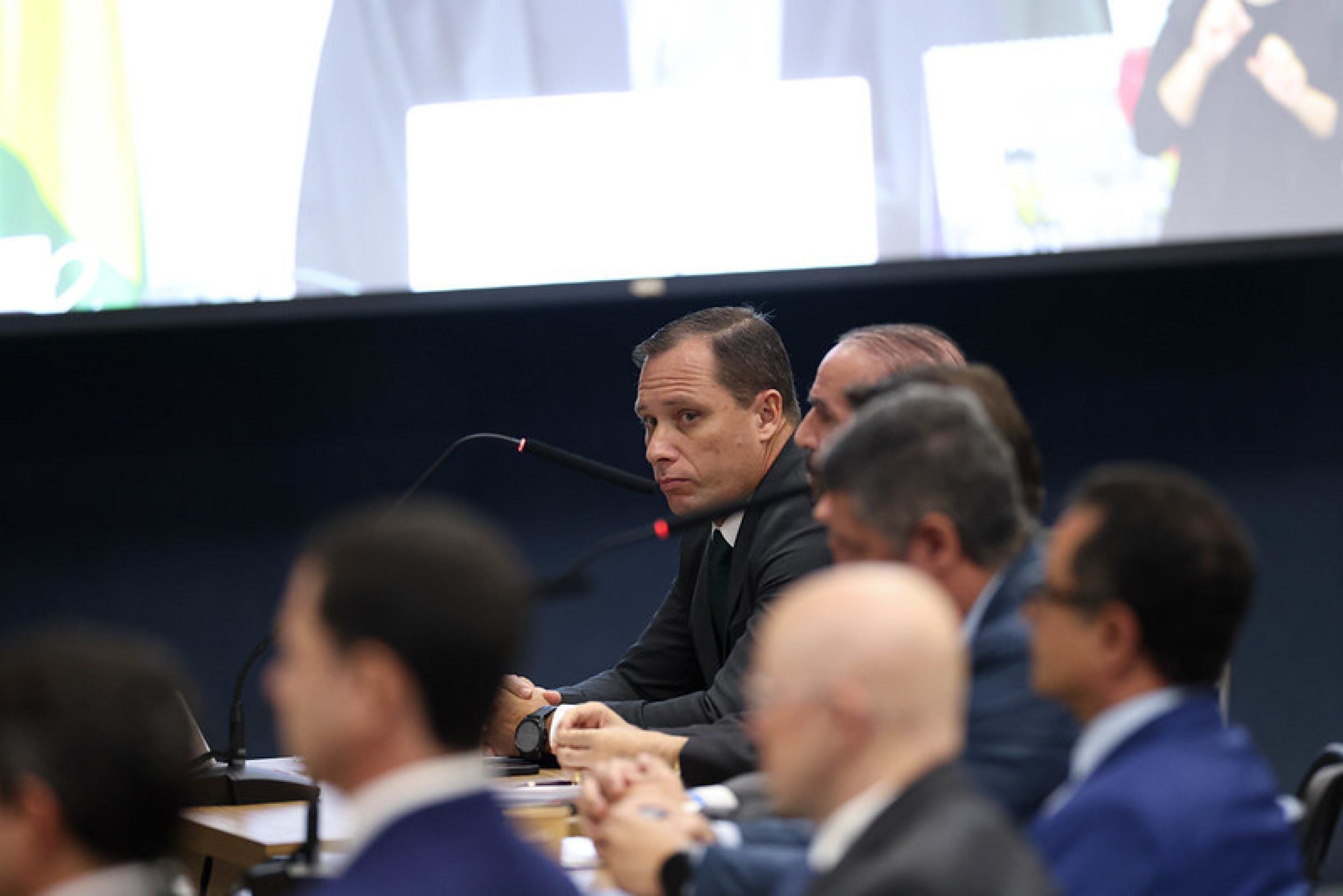 Cid diz que Marinha colocou tropas à disposição de Bolsonaro para golpe