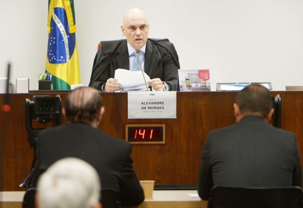  Ed Alves CB/DA Press