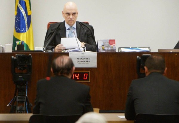  Ed Alves CB/DA Press