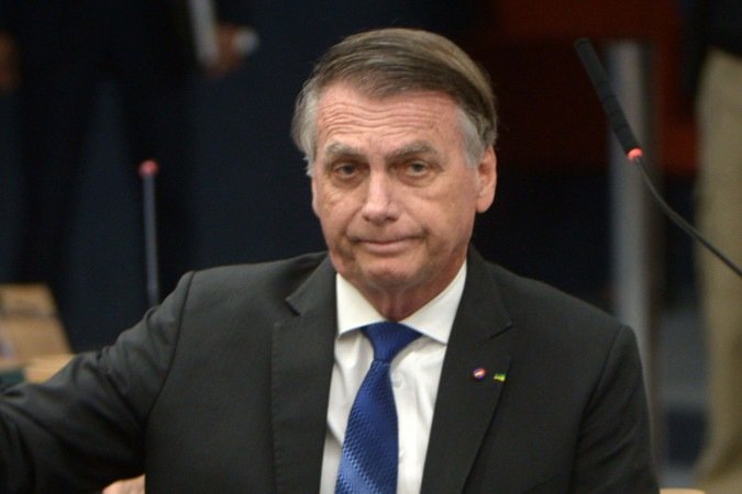 PF encontra US$ 14 mil na casa de Bolsonaro; ex-presidente é alvo de operação nesta sexta PF encontra US$ 14 mil na casa de Bolsonaro; ex-presidente é alvo de operação nesta sexta