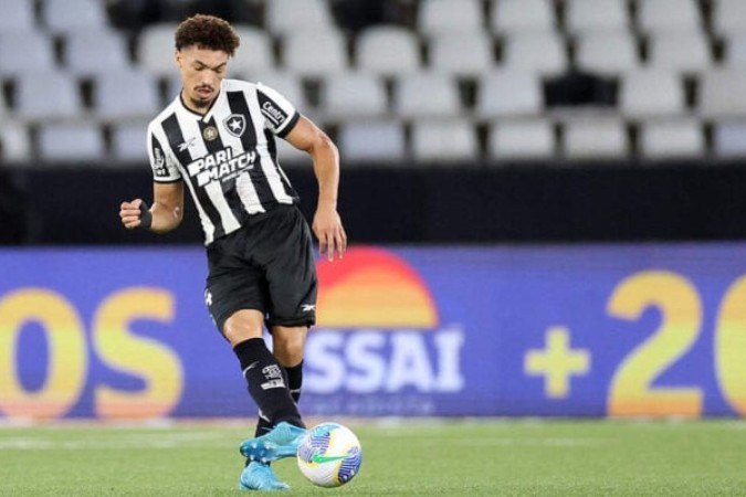 Grêmio se afasta da contratação de Adryelson por postura irredutível do Lyon - (crédito: Foto: Vitor Silva / Botafogo) Grêmio se afasta da contratação de Adryelson por postura irredutível do Lyon - (crédito: Foto: Vitor Silva / Botafogo)