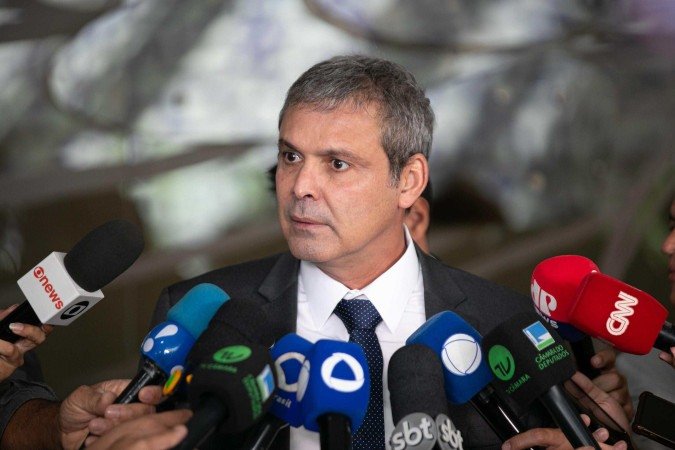 Para Lindbergh, grandes empresários, investidores e grupos do mercado financeiro resistem sistematicamente a qualquer tentativa de fazer com que contribuam proporcionalmente com os gastos do Estado - (crédito: Gabriel Paiva/Ascom PT na Câmara) Para Lindbergh, grandes empresários, investidores e grupos do mercado financeiro resistem sistematicamente a qualquer tentativa de fazer com que contribuam proporcionalmente com os gastos do Estado - (crédito: Gabriel Paiva/Ascom PT na Câmara)