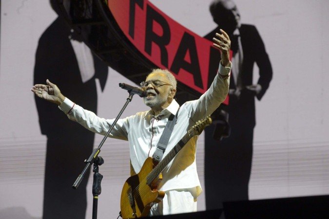 Gilberto Gil surpreende e anuncia retorno aos palcos em festival