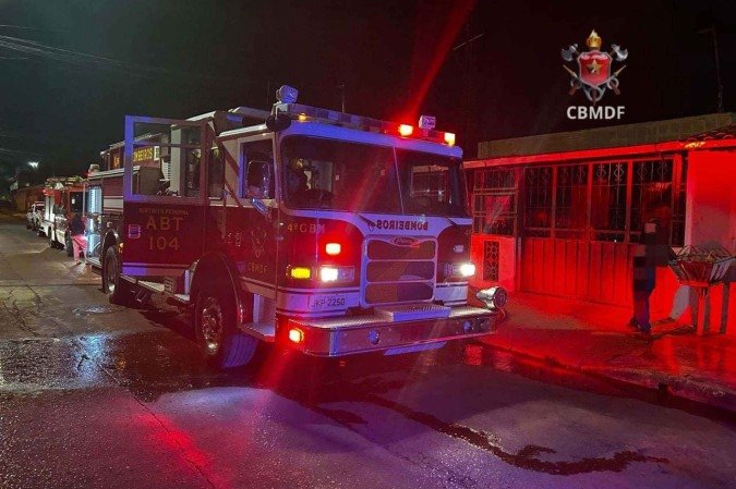 Bombeiros controlam incêndio em casa no Gama
- (crédito: CBMDF/Divulgação) Bombeiros controlam incêndio em casa no Gama
- (crédito: CBMDF/Divulgação)