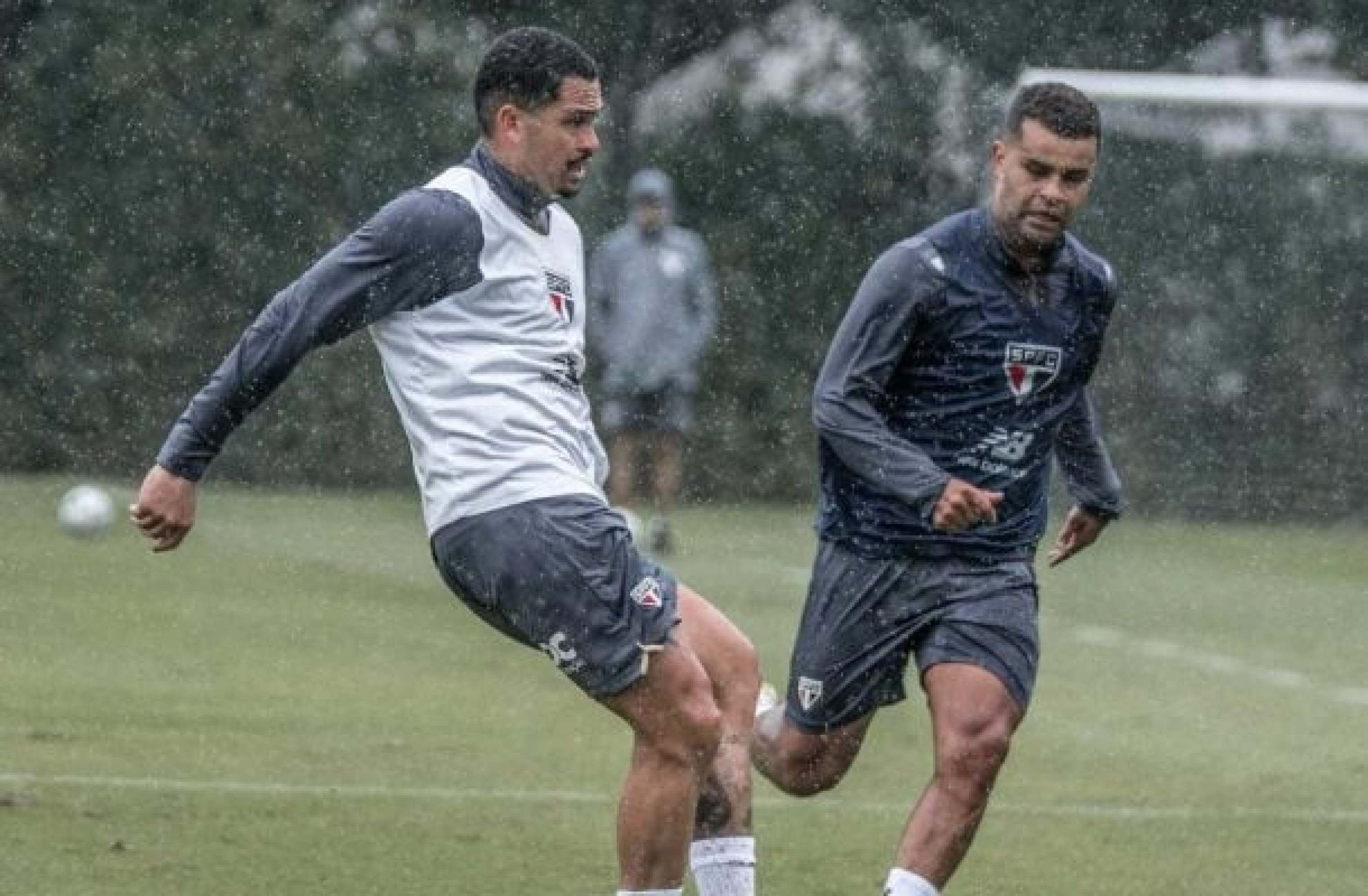 São Paulo segue preparação para jogo contra o Vasco, e Zubeldía prioriza parte tática