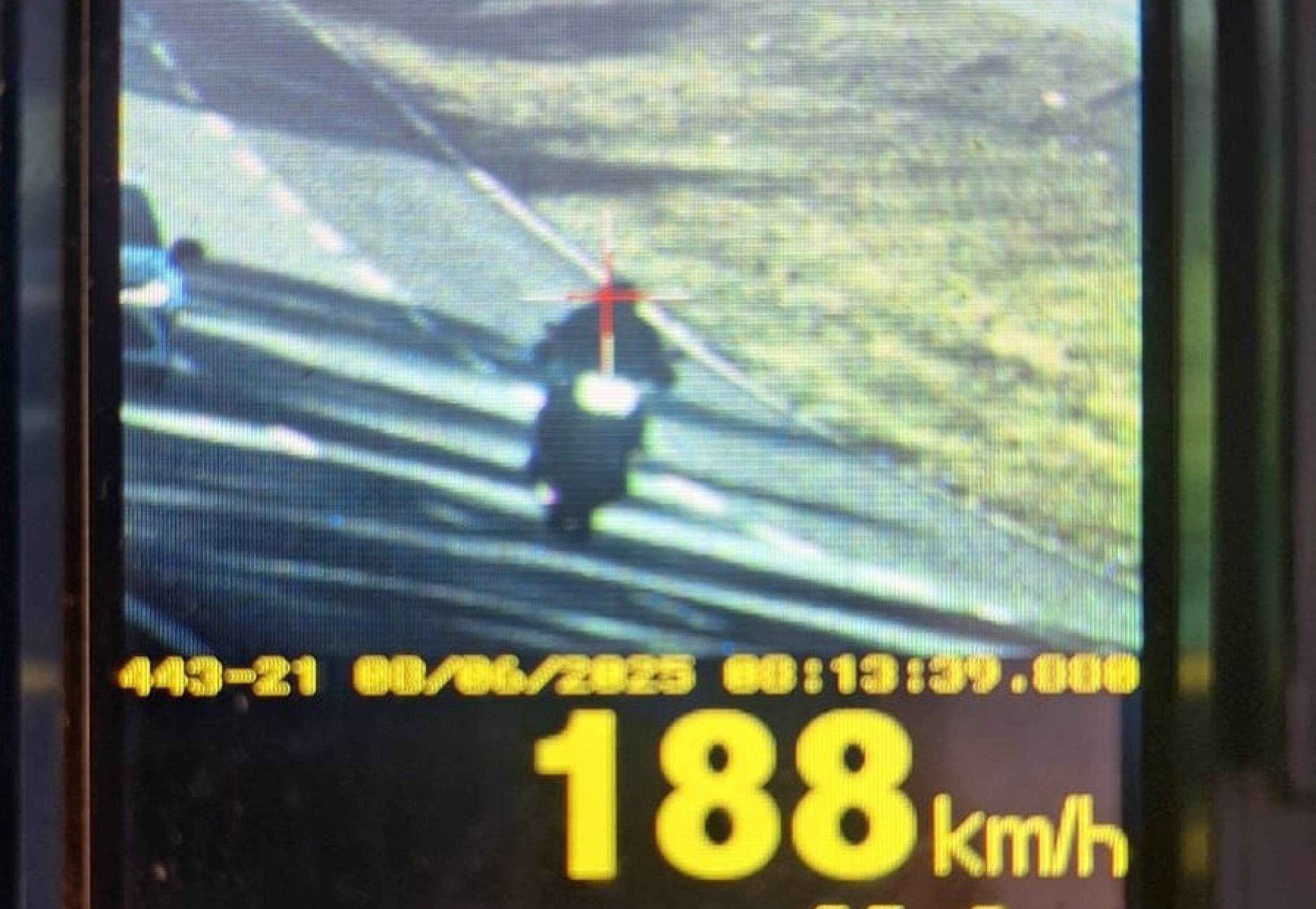 Cerco contra infrações com supermotos: PRF aplica 1000 multas em uma manhã 