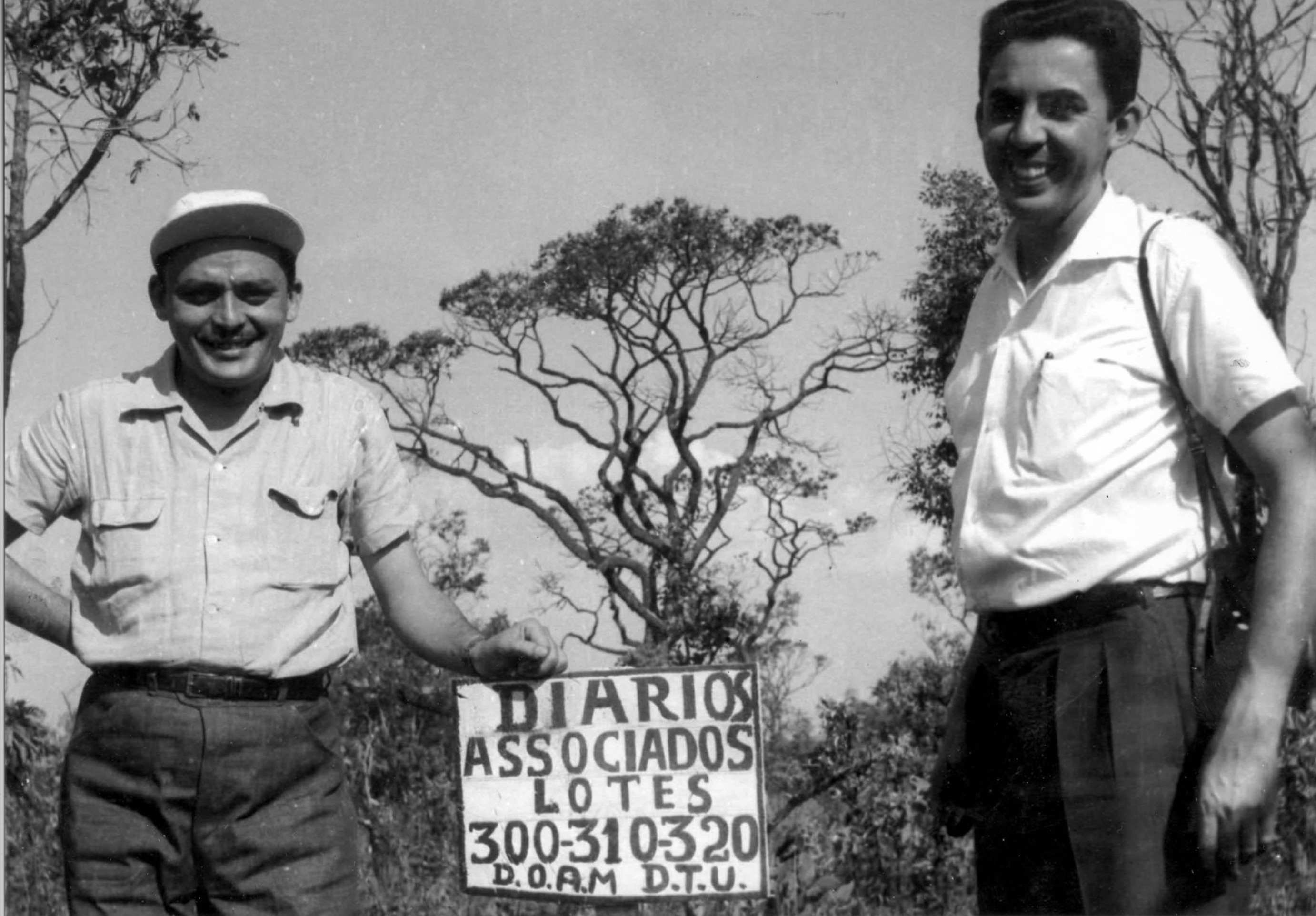 Exposição Assis Chateaubriand — Quem não ousa, não vence: O jornalista Ari Cunha (E) e o contador dos Diários Associados, João Domingos