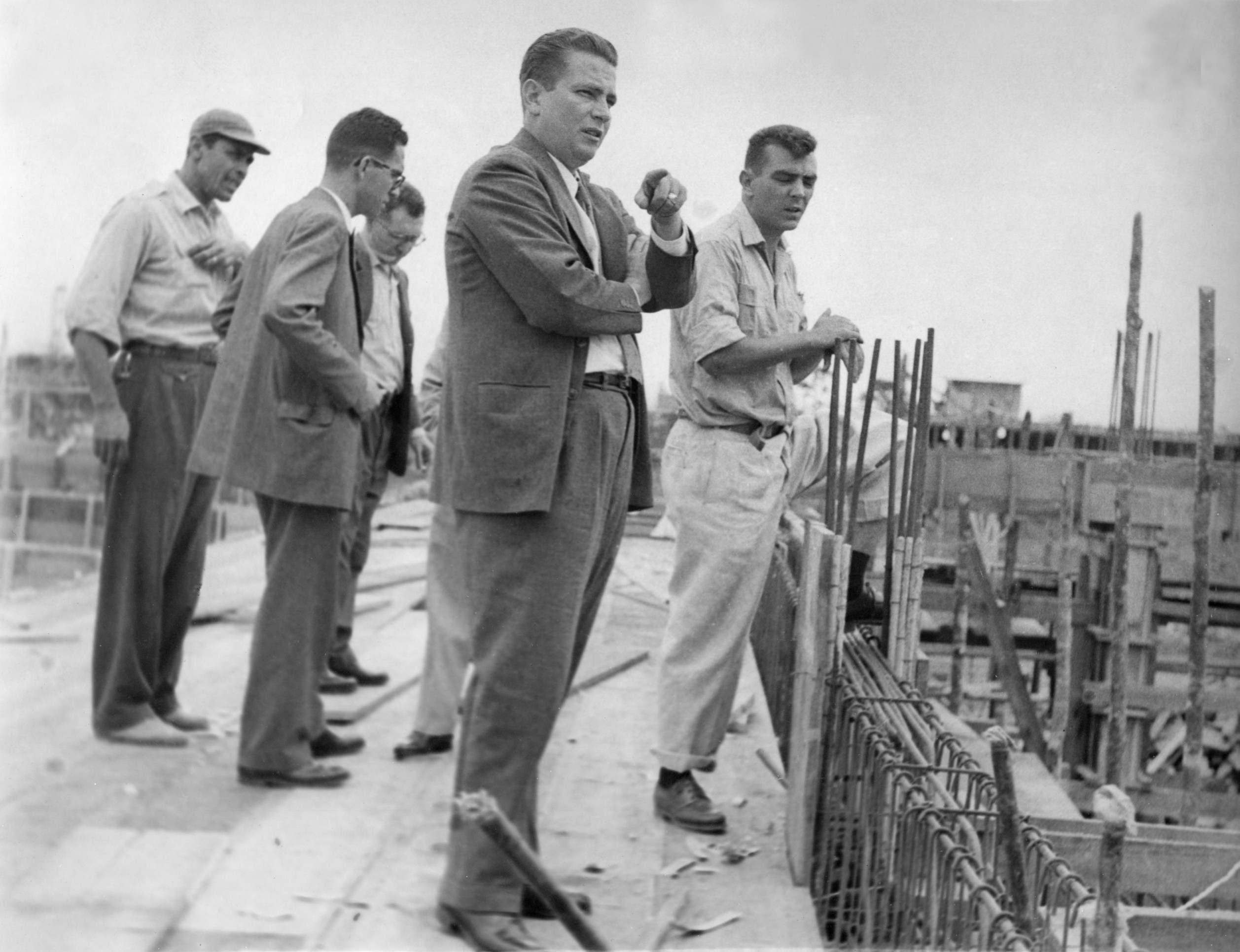 Exposição Assis Chateaubriand — Quem não ousa, não vence: Laje em construção da TV Brasília, na W3 Sul