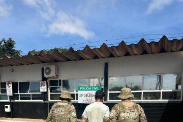 Homem é preso por descumprir medida protetiva no Núcleo Rural Casagrande, no Gama
- (crédito: PMDF) Homem é preso por descumprir medida protetiva no Núcleo Rural Casagrande, no Gama
- (crédito: PMDF)