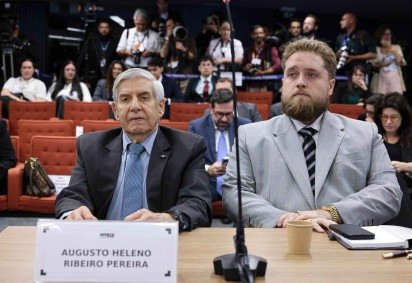 Matheus Mayer Milanez (D), advogado de Augusto Heleno, pediu a prisão humanitária por argumentar que o general tem a saúde debilitada  -  (crédito: Rosinei Coutinho/STF) -Matheus Mayer Milanez (D), advogado de Augusto Heleno, pediu a prisão humanitária por argumentar que o general tem a saúde debilitada  -  (crédito: Rosinei Coutinho/STF)