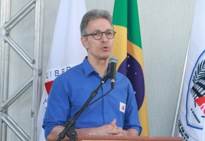O governador Romeu Zema está querendo conceder trechos de rodovias para iniciativa privada, o que prevê a instalação de 13 praças de pedágio -  (crédito: Edésio Ferreira/EM/D.A Press)
