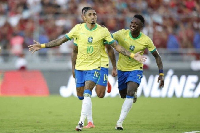 Antes adversários, Raphinha e o técnico Carlo Ancelotti passarão a ser aliados na Seleção Brasileira - (crédito: Foto: Rafael Ribeiro/CBF) Antes adversários, Raphinha e o técnico Carlo Ancelotti passarão a ser aliados na Seleção Brasileira - (crédito: Foto: Rafael Ribeiro/CBF)