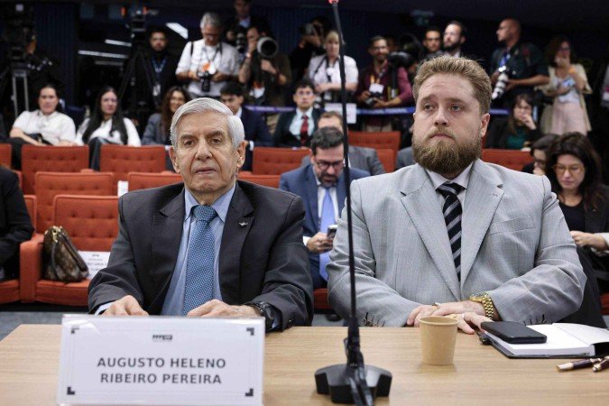 General Augusto Heleno ao lado do advogado Matheus Mayer Milanez, no interrogatório no STF -  (crédito: Rosinei Coutinho/STF)