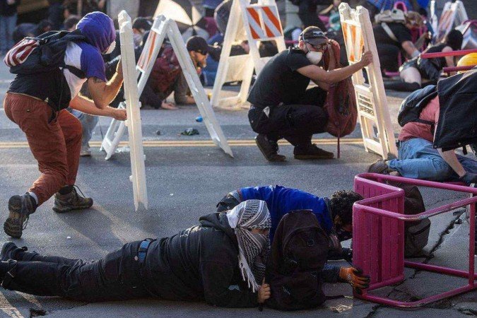 Neste domingo, novas manifestações contra ações anti-imigrantes em Los Angeles tiveram presença da Guarda Nacional -  (crédito: Reuters)