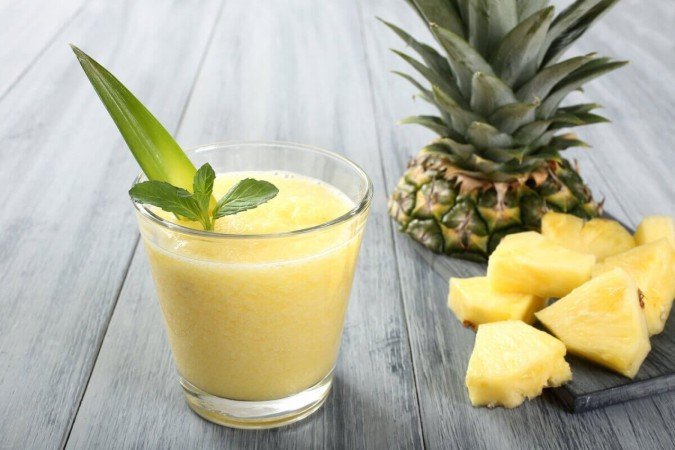 Vitamina de abacaxi (Imagem: denio190 | Shutterstock) - (crédito: EdiCase) Vitamina de abacaxi (Imagem: denio190 | Shutterstock) - (crédito: EdiCase)